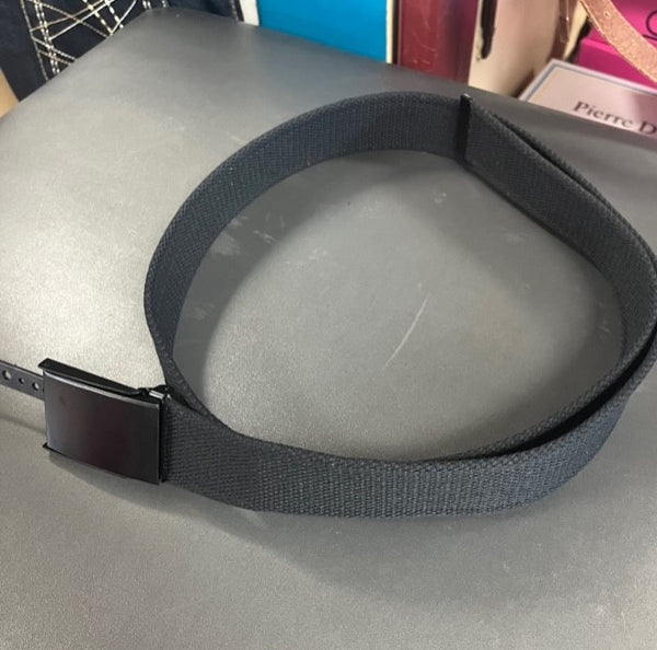 Unisex black adjustable belt with flat black buckle